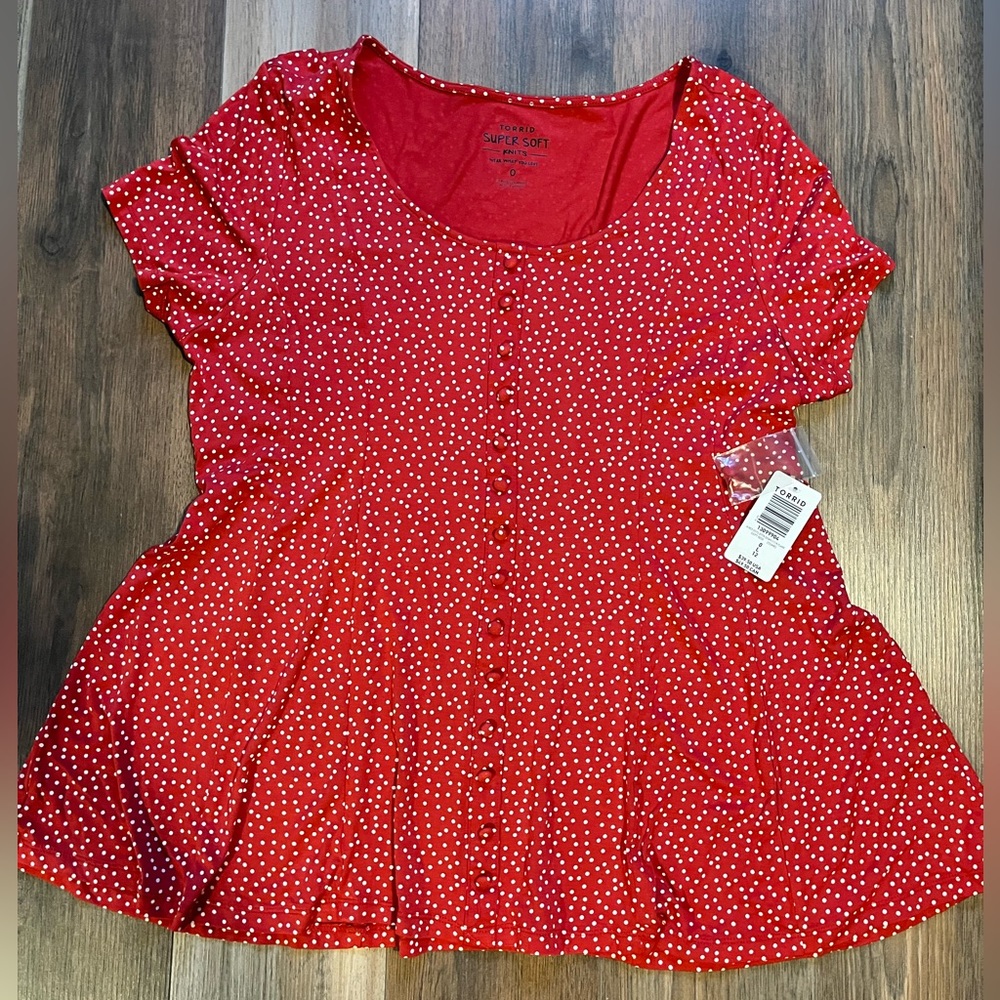 NWT Torrid 0X Red Dots Fit N Flare Top